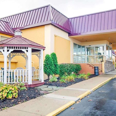 Quality Inn And Suites Fairgrounds - Syracuse Seneca Knolls Buitenkant foto