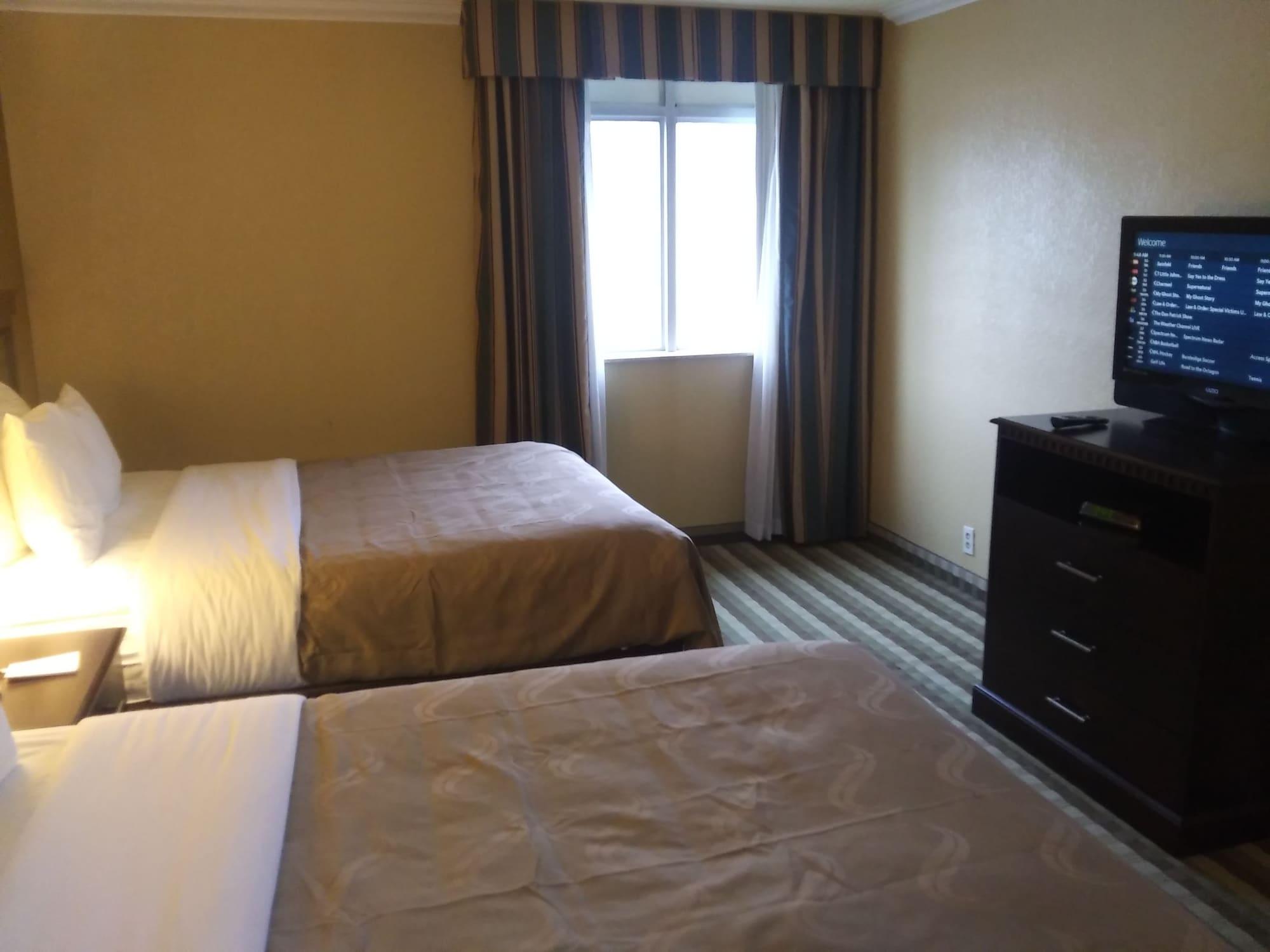 Quality Inn And Suites Fairgrounds - Syracuse Seneca Knolls Buitenkant foto