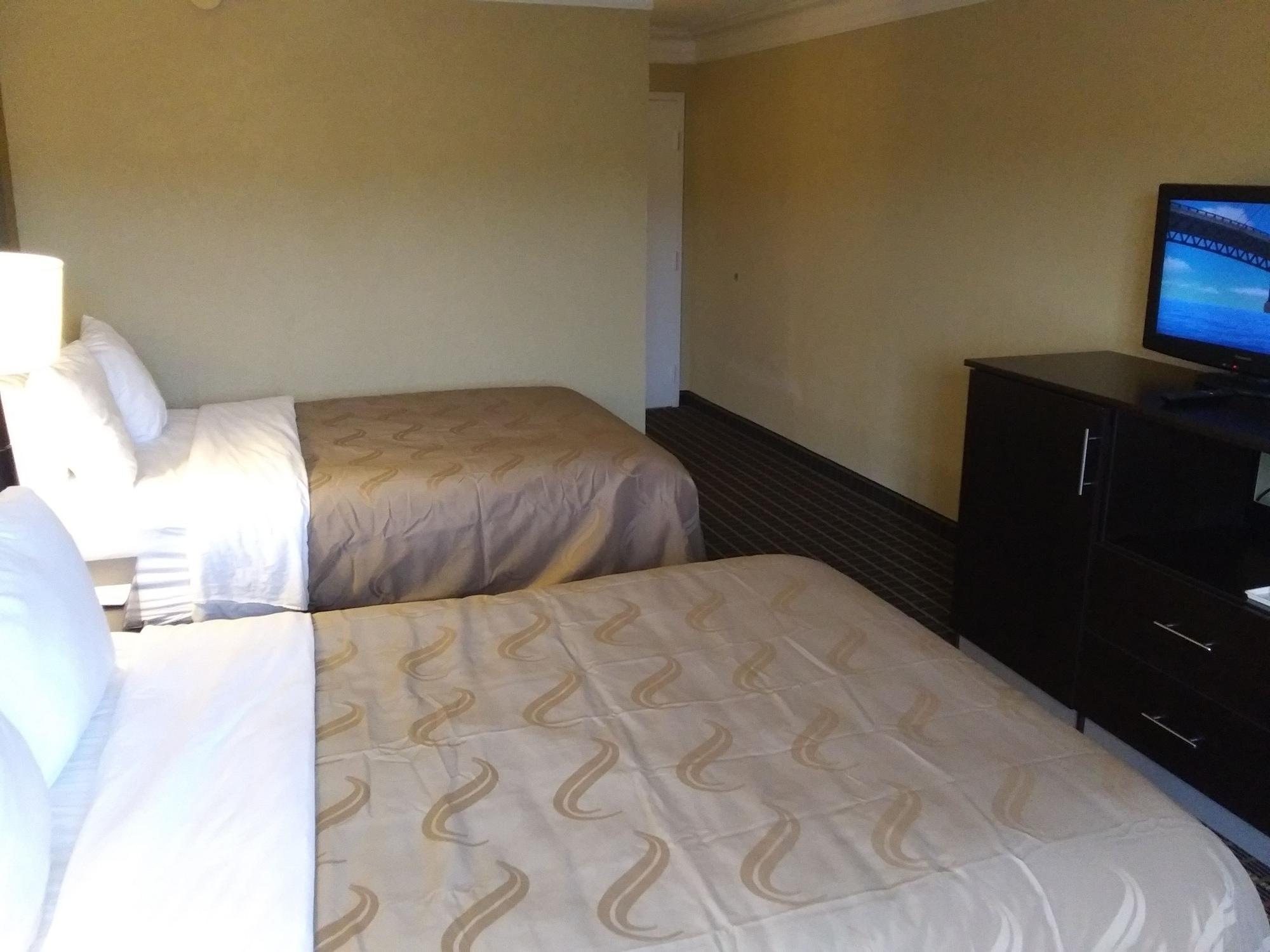 Quality Inn And Suites Fairgrounds - Syracuse Seneca Knolls Buitenkant foto