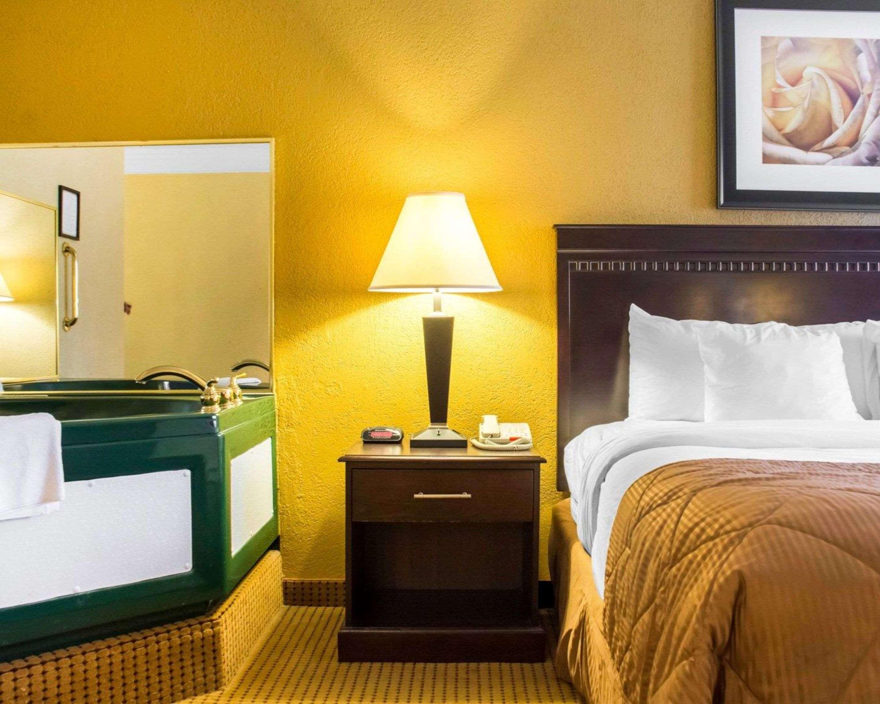 Quality Inn And Suites Fairgrounds - Syracuse Seneca Knolls Buitenkant foto