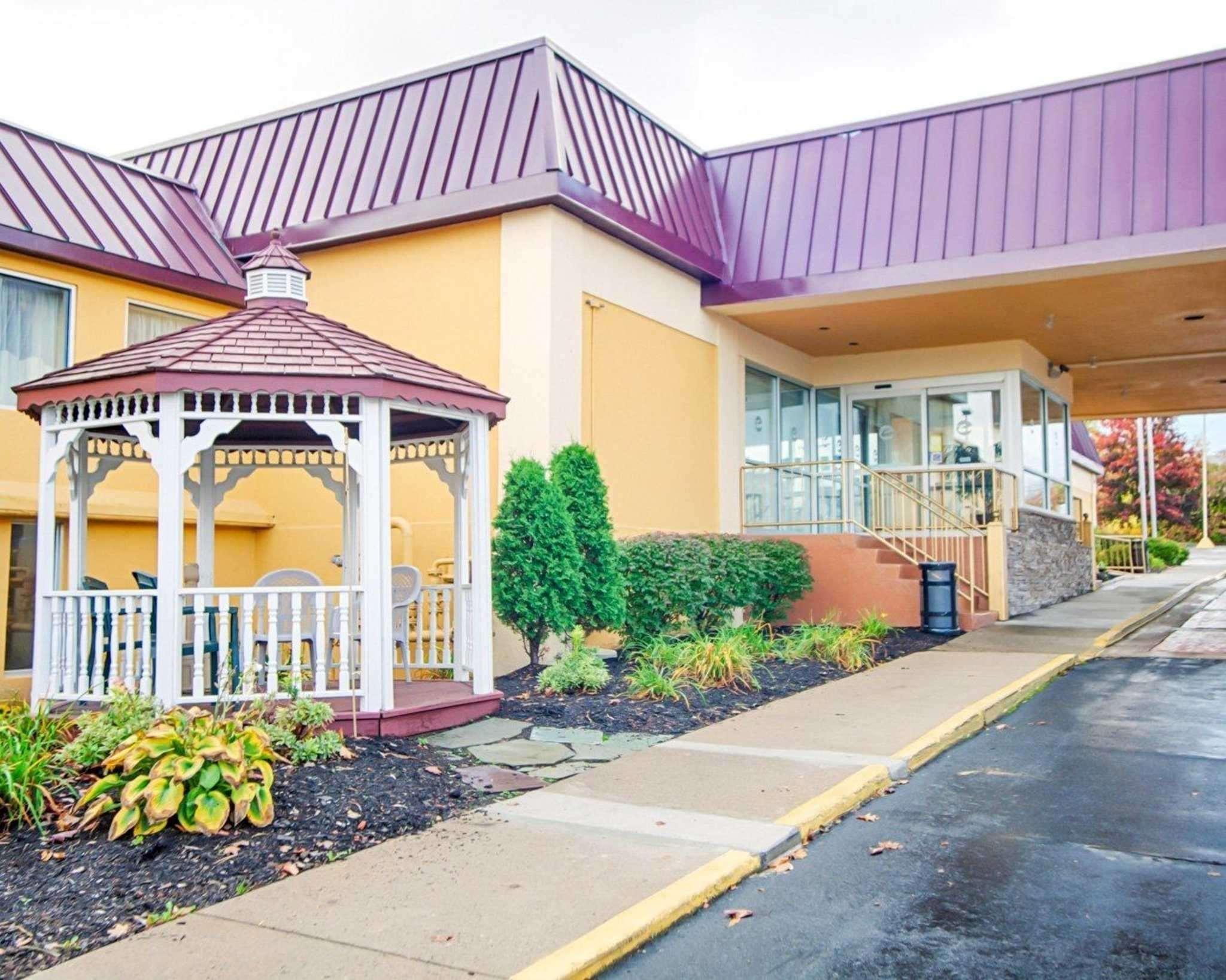 Quality Inn And Suites Fairgrounds - Syracuse Seneca Knolls Buitenkant foto