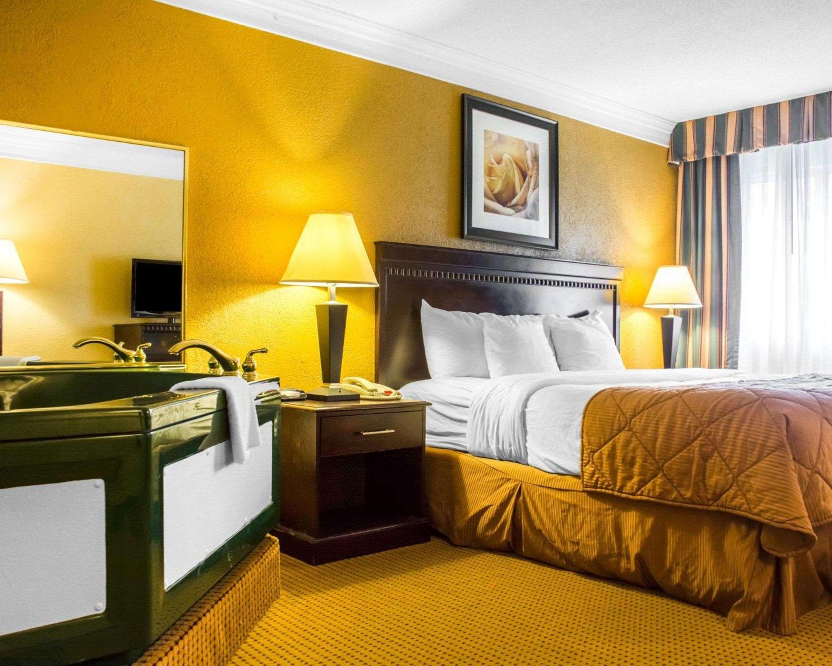 Quality Inn And Suites Fairgrounds - Syracuse Seneca Knolls Buitenkant foto