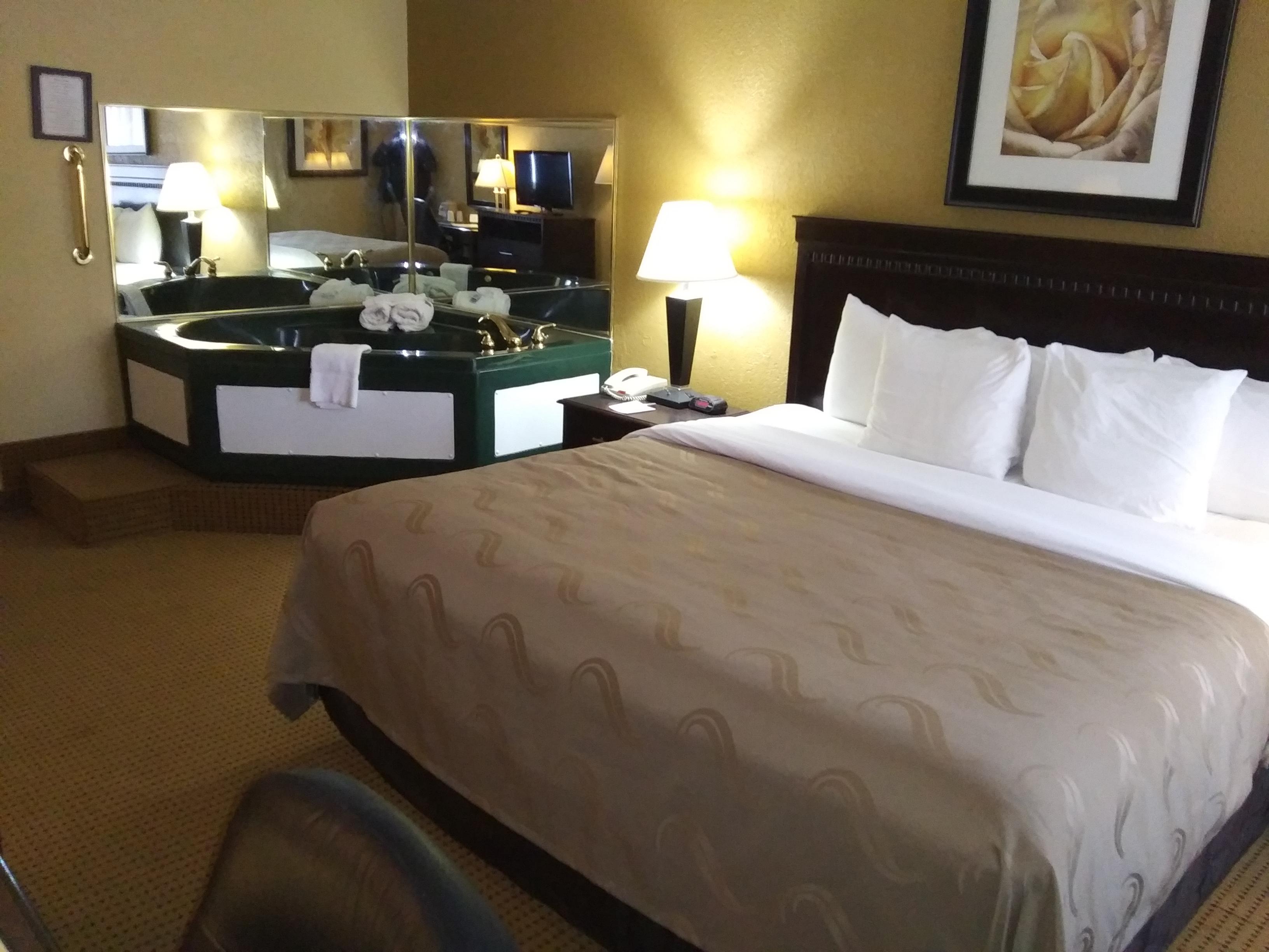 Quality Inn And Suites Fairgrounds - Syracuse Seneca Knolls Buitenkant foto