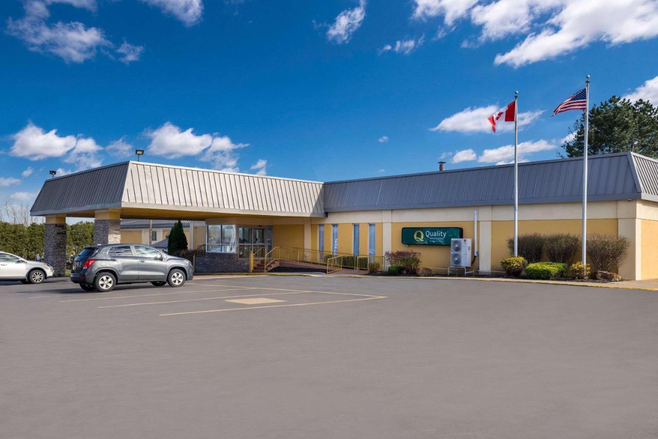 Quality Inn And Suites Fairgrounds - Syracuse Seneca Knolls Buitenkant foto