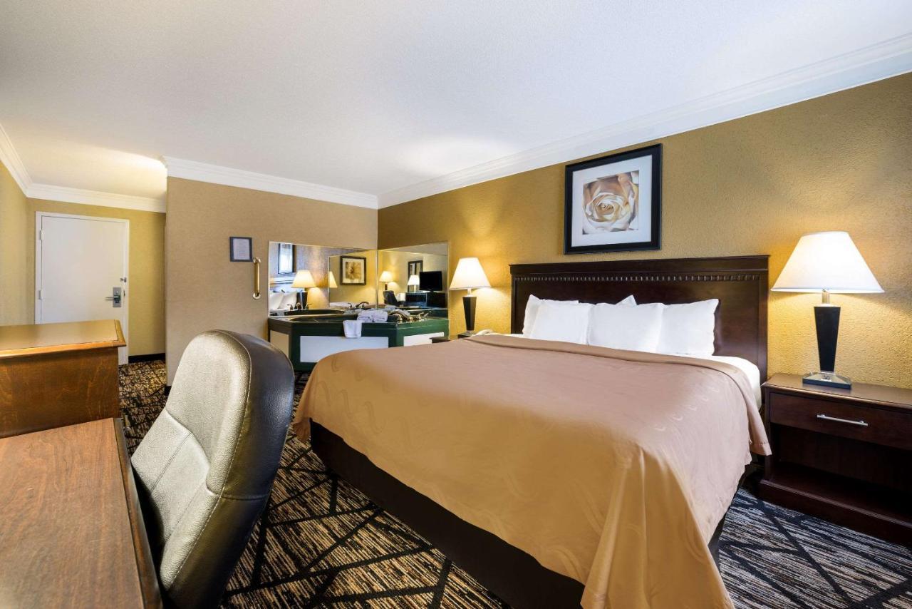 Quality Inn And Suites Fairgrounds - Syracuse Seneca Knolls Buitenkant foto