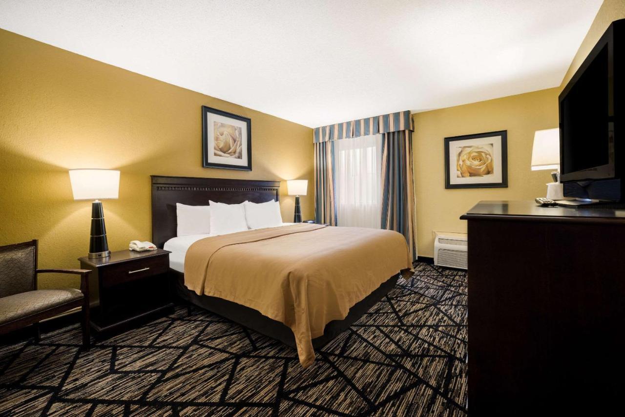 Quality Inn And Suites Fairgrounds - Syracuse Seneca Knolls Buitenkant foto