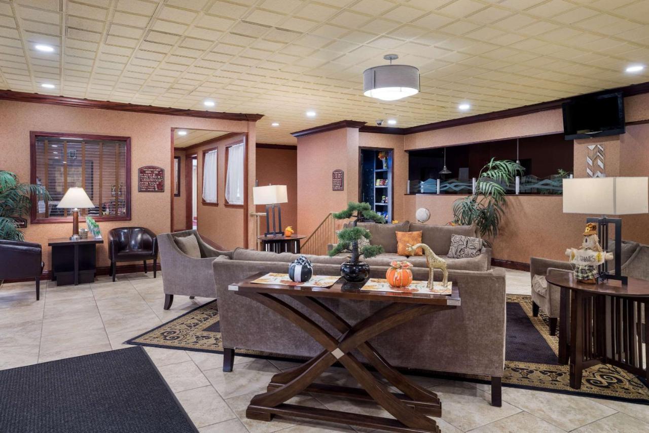Quality Inn And Suites Fairgrounds - Syracuse Seneca Knolls Buitenkant foto