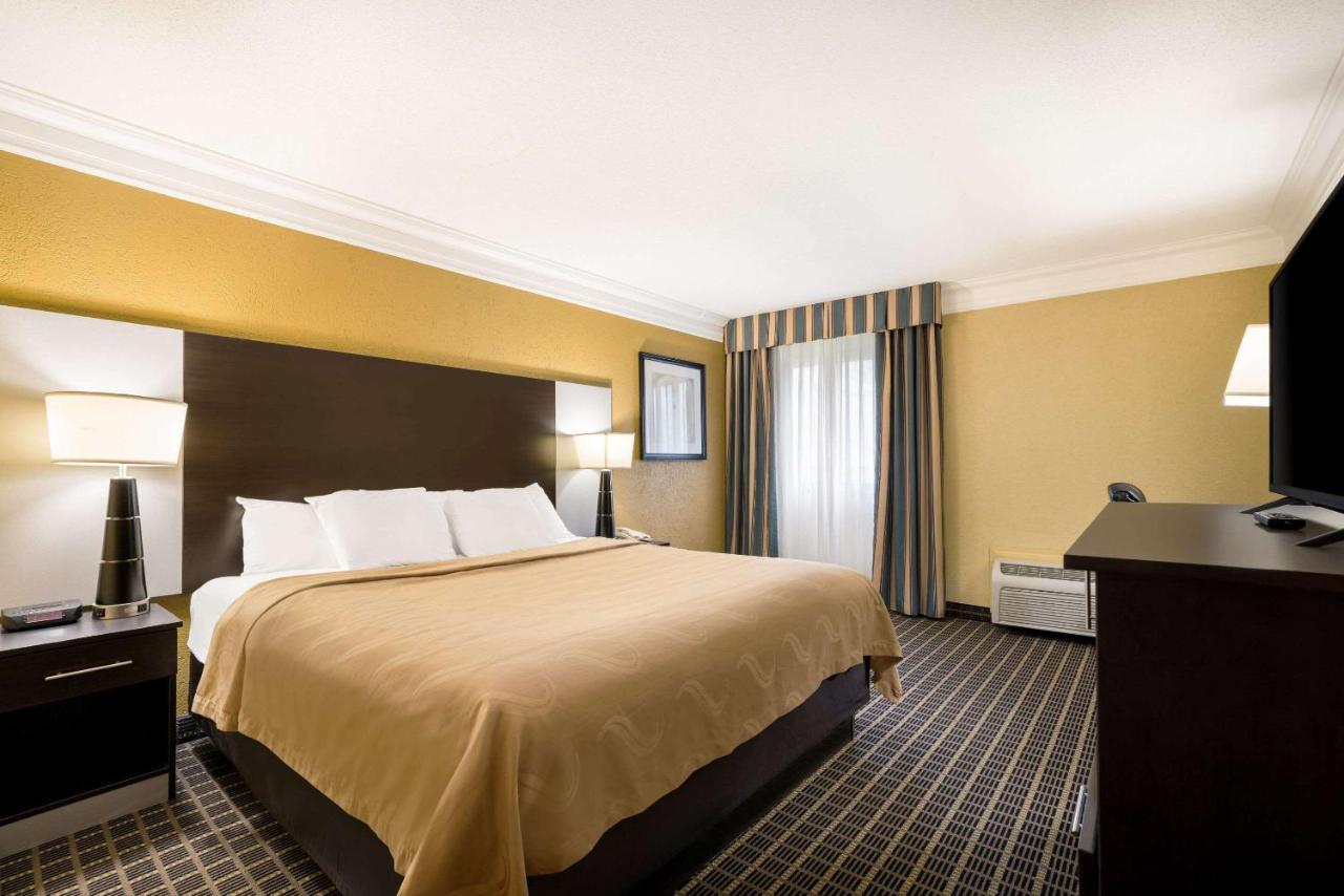 Quality Inn And Suites Fairgrounds - Syracuse Seneca Knolls Buitenkant foto