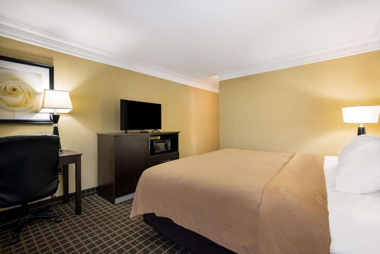 Quality Inn And Suites Fairgrounds - Syracuse Seneca Knolls Buitenkant foto