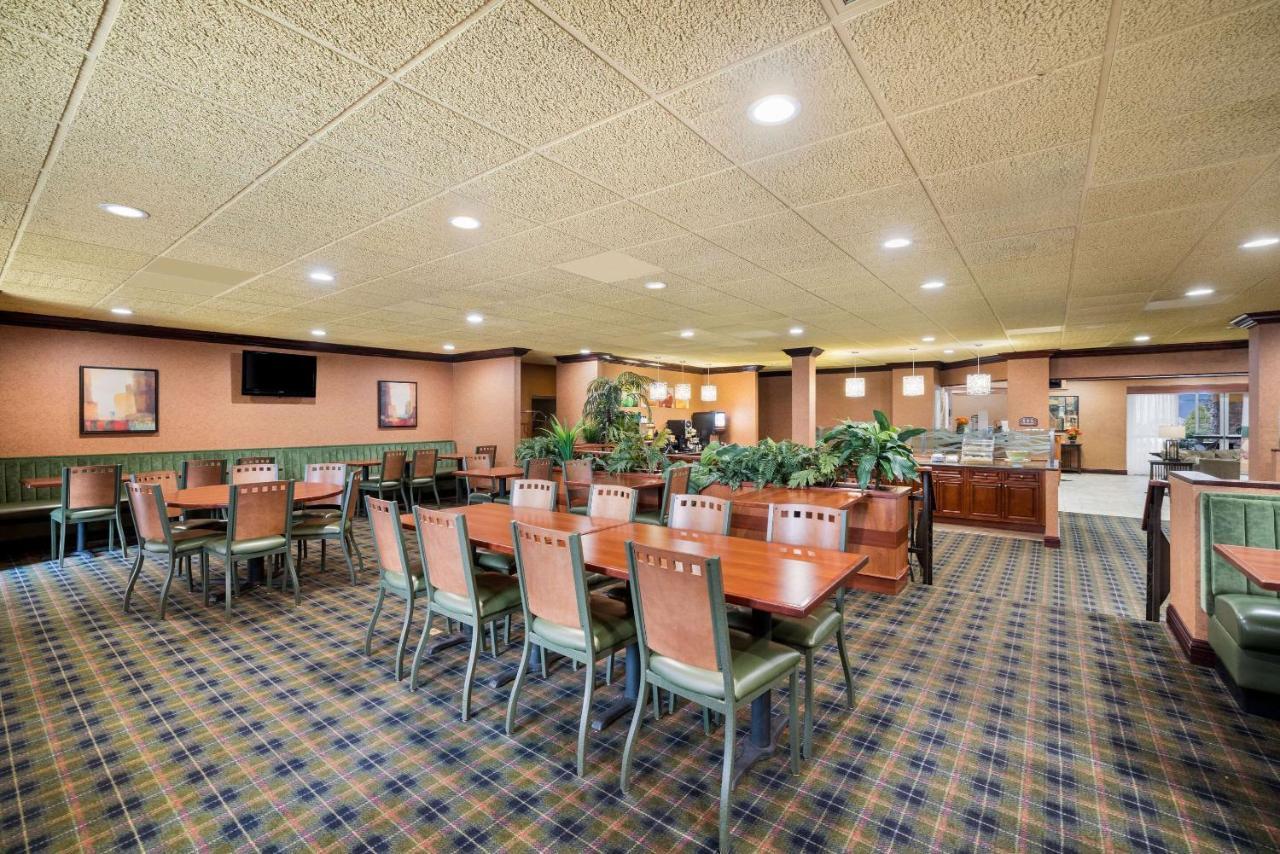 Quality Inn And Suites Fairgrounds - Syracuse Seneca Knolls Buitenkant foto