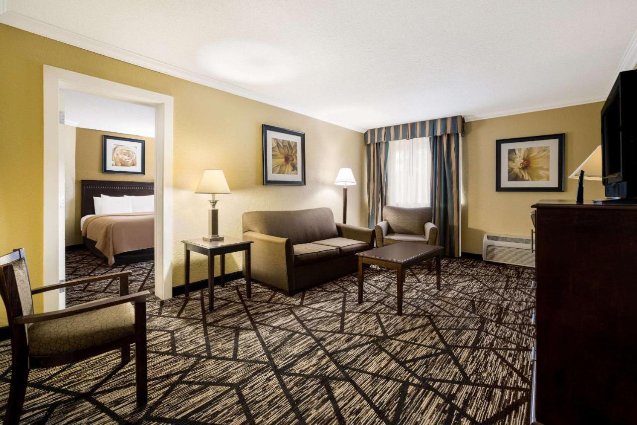 Quality Inn And Suites Fairgrounds - Syracuse Seneca Knolls Buitenkant foto