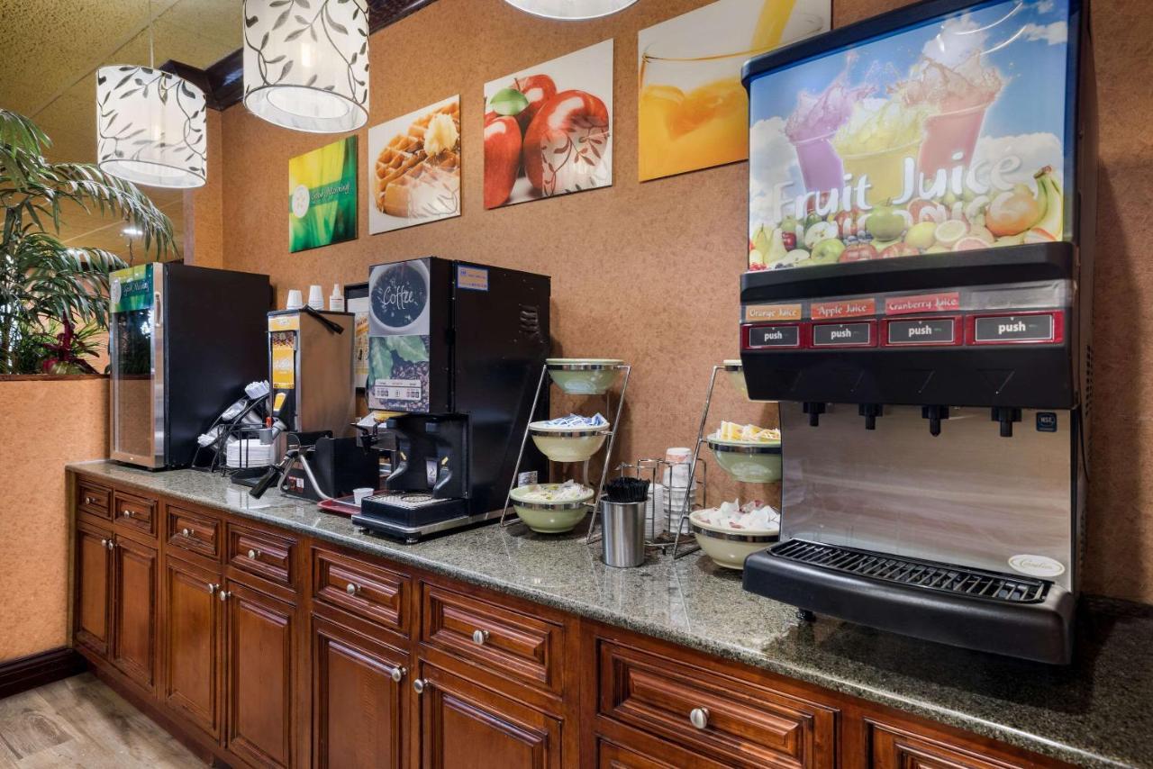 Quality Inn And Suites Fairgrounds - Syracuse Seneca Knolls Buitenkant foto