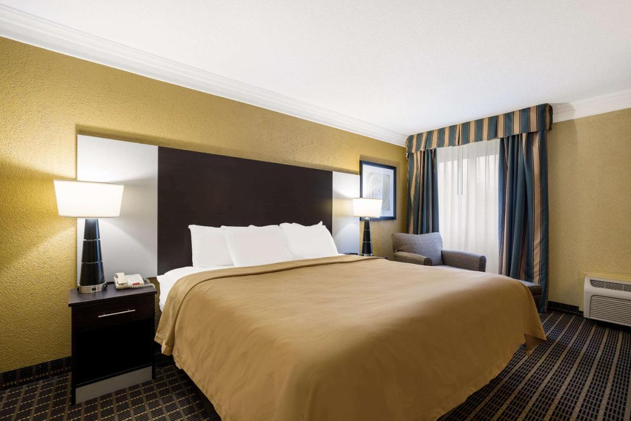 Quality Inn And Suites Fairgrounds - Syracuse Seneca Knolls Buitenkant foto