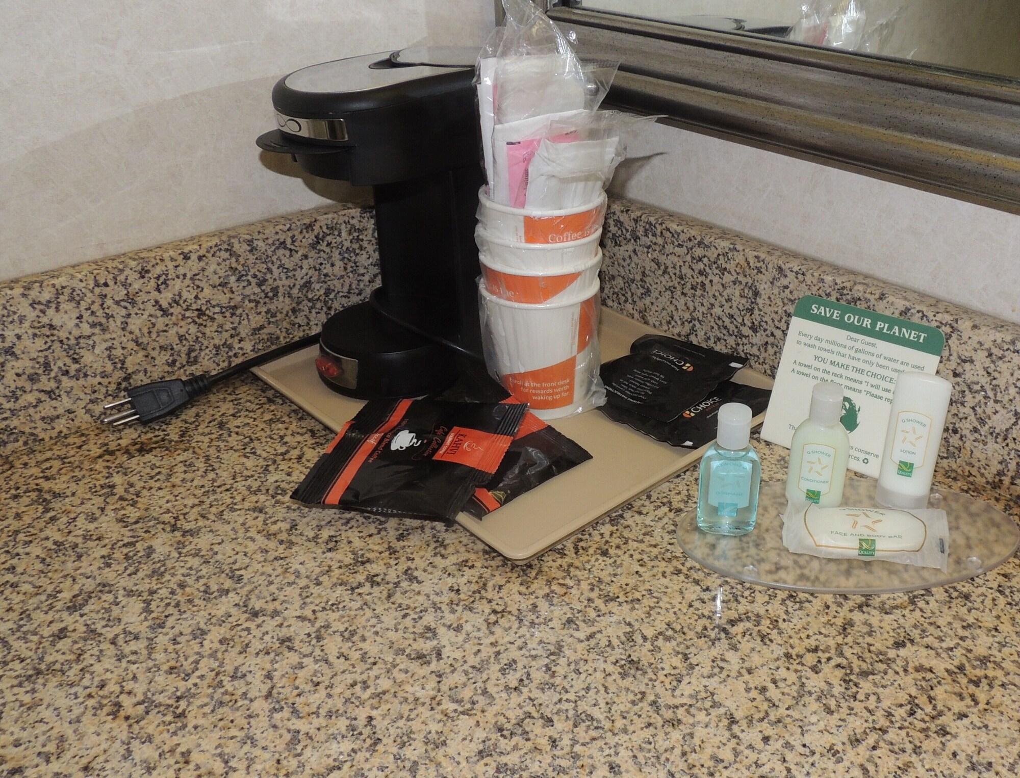 Quality Inn And Suites Fairgrounds - Syracuse Seneca Knolls Buitenkant foto